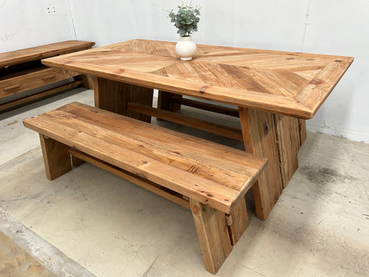 Ontario Dining Bench Setting